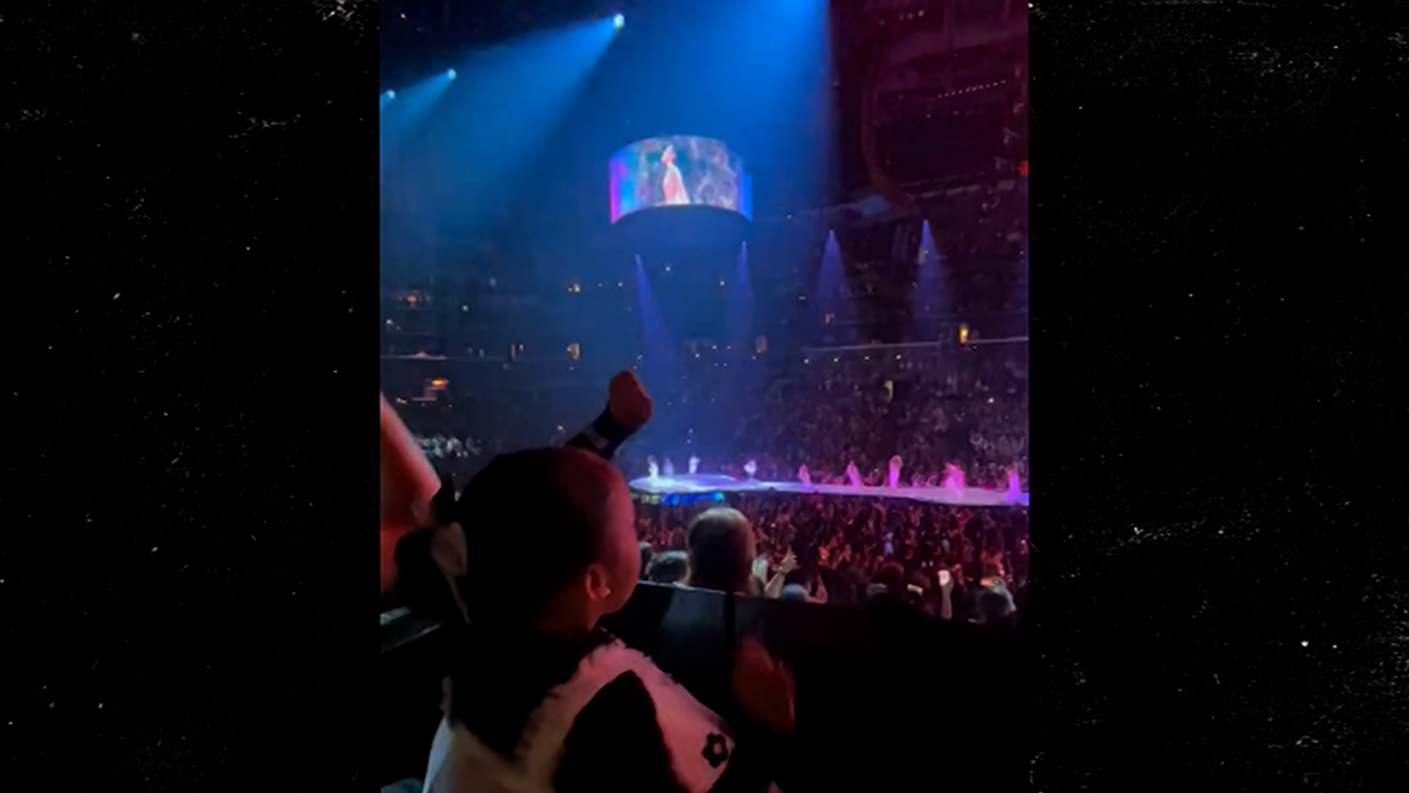 ‘Wicked’ Child Actress Cesily Collette Taylor Fangirls at Ariana Grande Concert