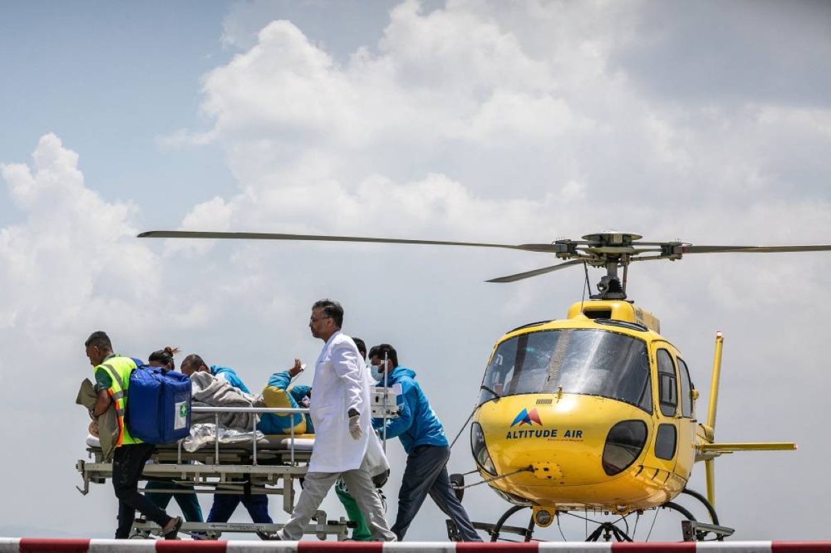 Nepali climber alive after six days missing on Everest