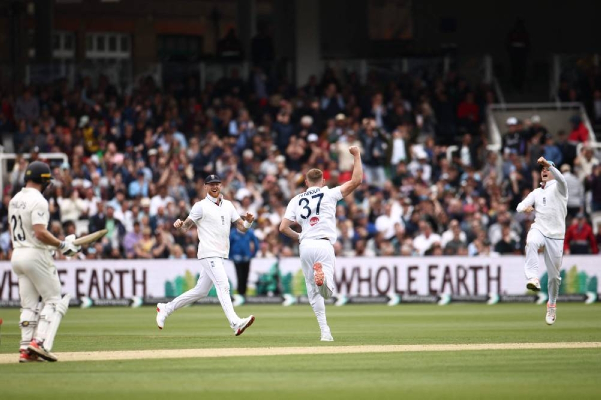 England romp to victory in first Test against New Zealand