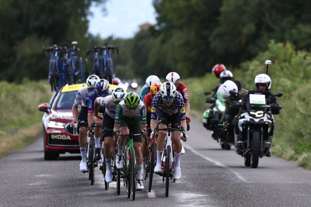 Breakaway king Simmons escapes with win at Tour Auvergne-Rhone-Alpes