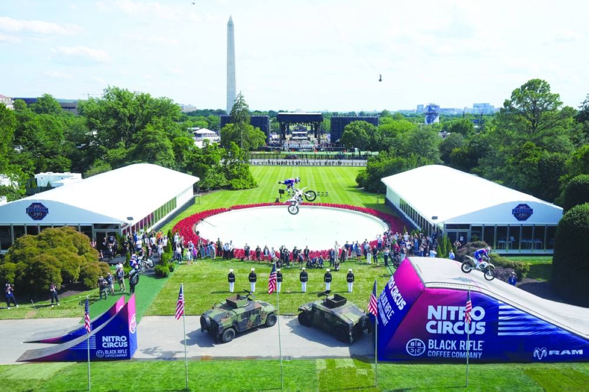 Trump hosts White House cage fights amid war and political scrutiny