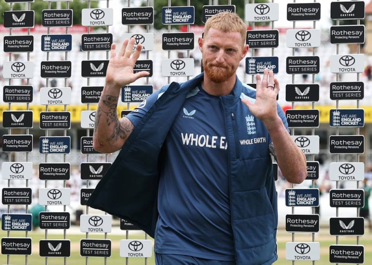 Strauss 'dumbfounded' by timing of Stokes's England exit