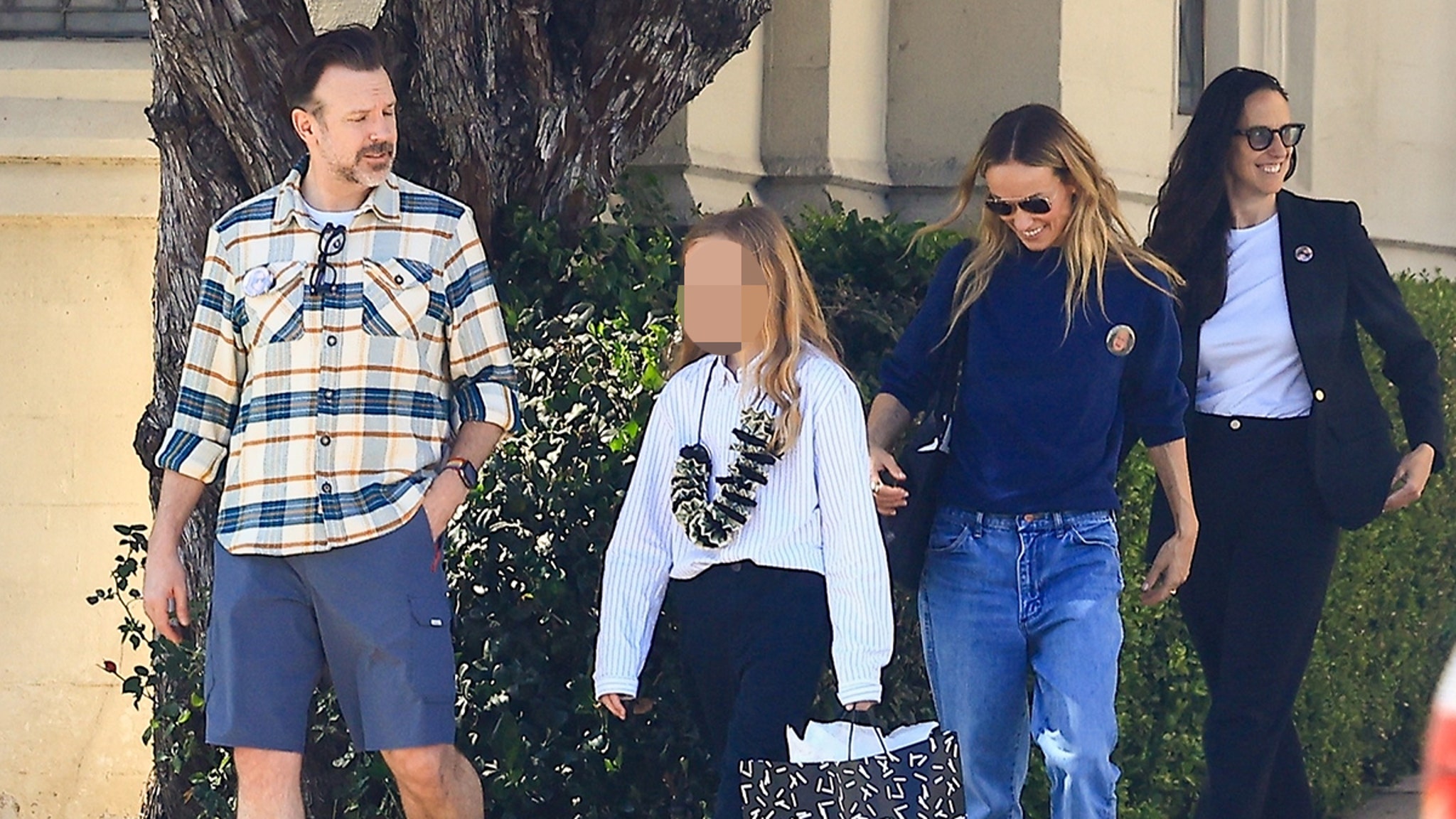Jason Sudeikis and Ex Olivia Wilde Reunite at Daughter’s Graduation in L.A.