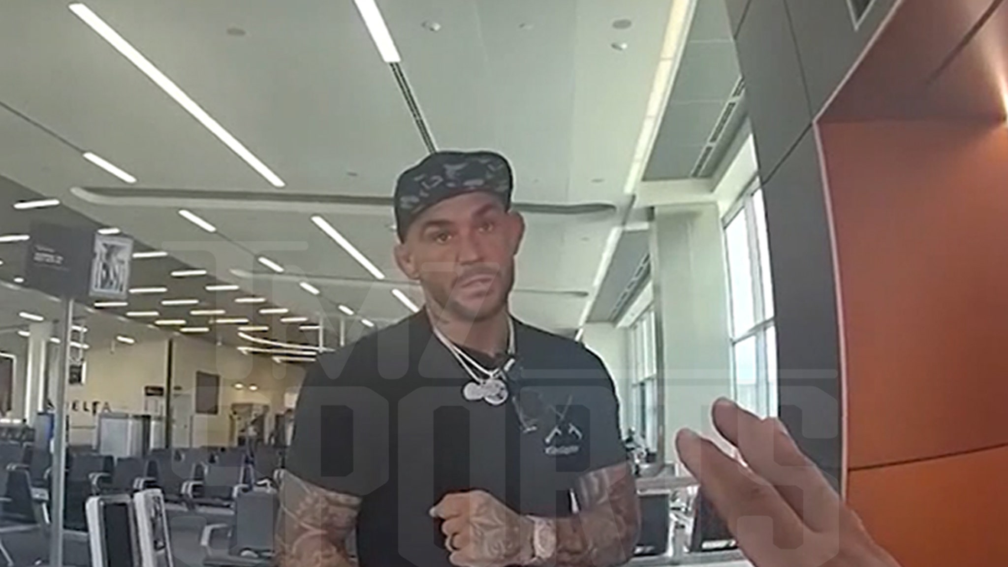 Dustin Poirier Belligerent During Airport Arrest, ‘I’ll Fight You Right Now’
