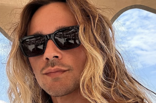 Celebrity Hairstylist Travis Ogletree’s Golden Rules for Shiny, Sun-Kissed Locks All Summer Long