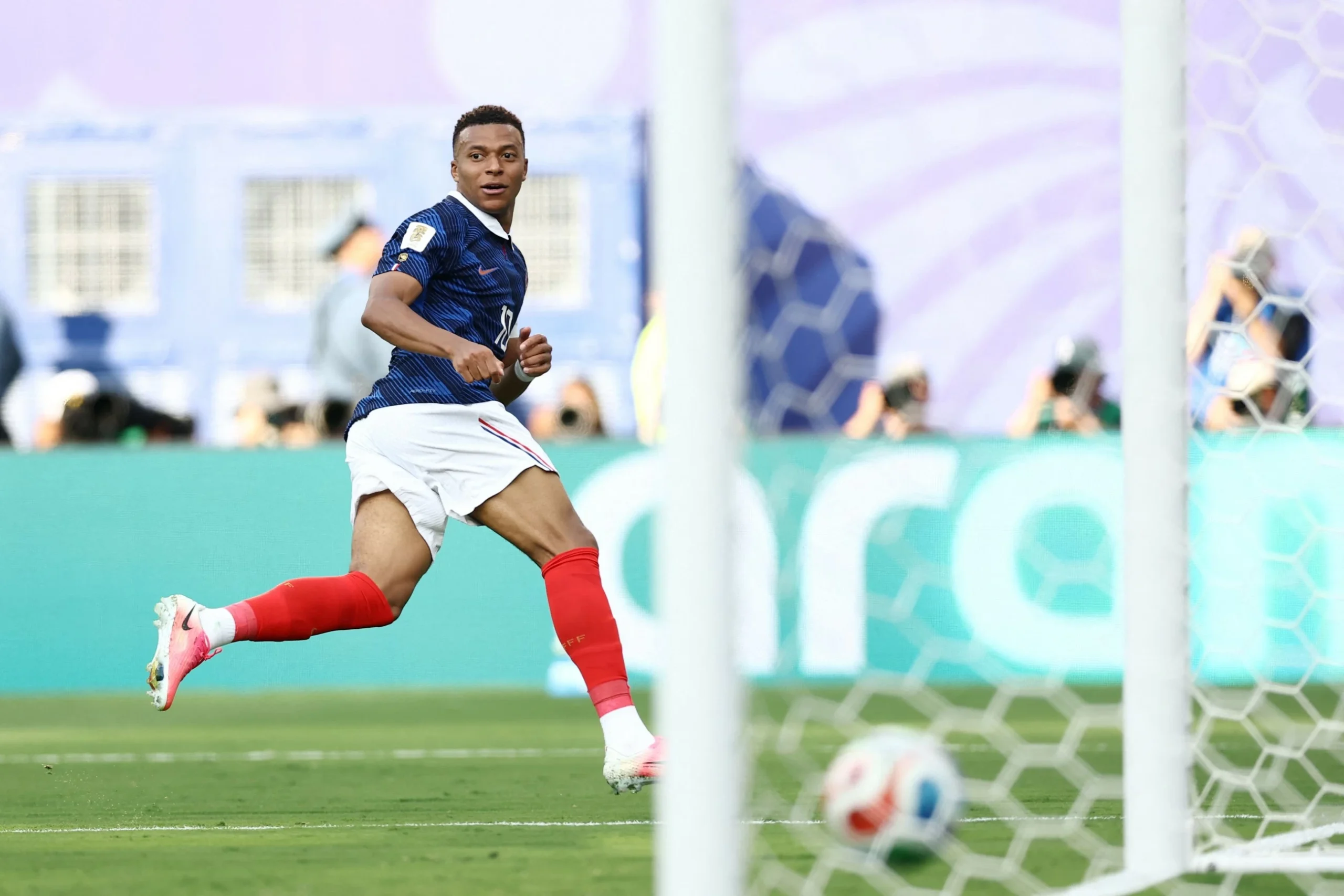 Mbappé scores twice to tie Messi for World Cup lead with …