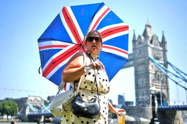 UK economy contracts in June amid services sector slowdown