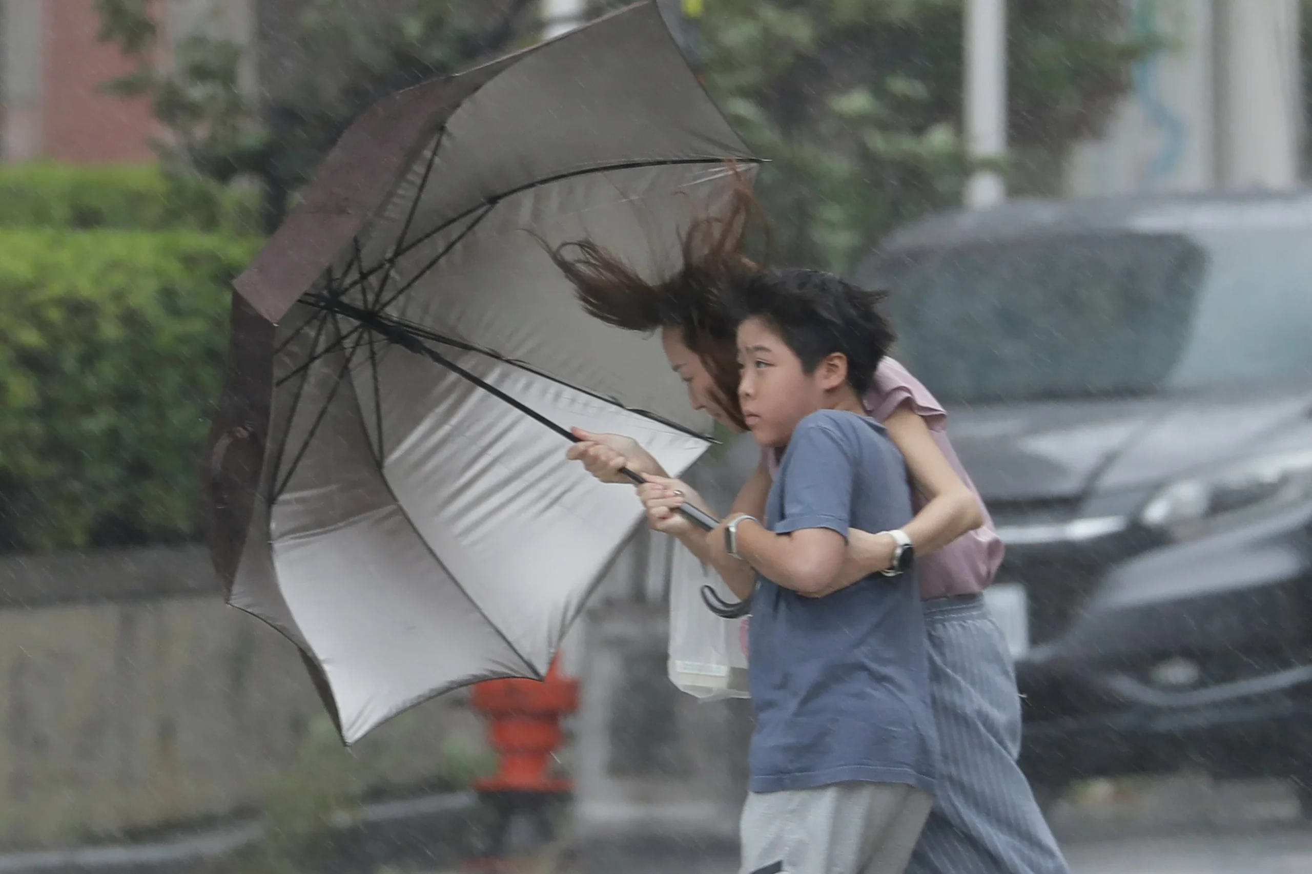 Nearly 2 million people flee in China as typhoon lashes T…
