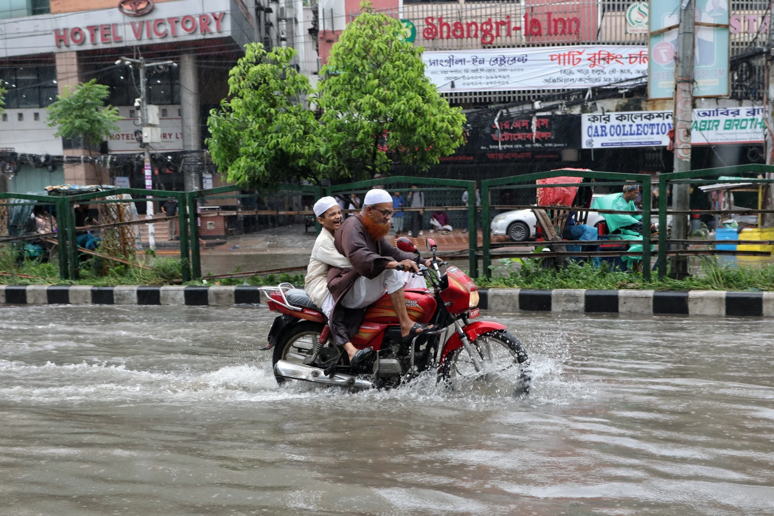Over 40 killed, a million stranded in Bangladesh floods a…
