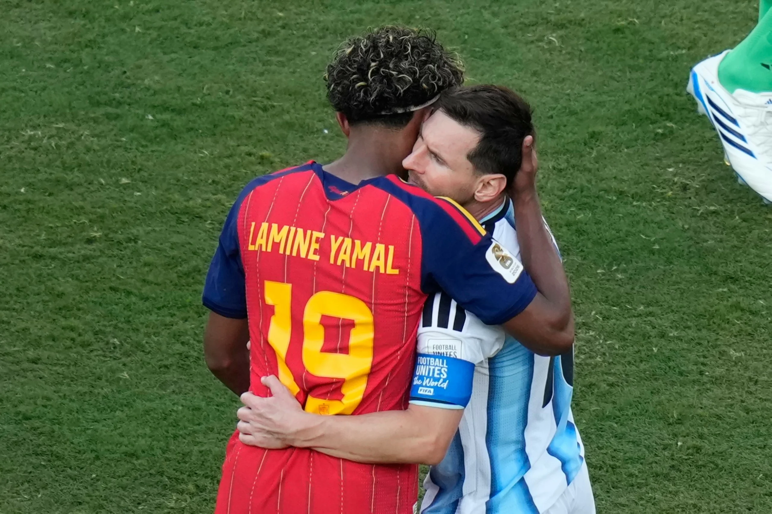 Yamal’s embrace of Messi becomes defining image of Spain’…