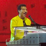 Lionel Richie Returns To Stage In Pittsburgh After Being Hospitalized