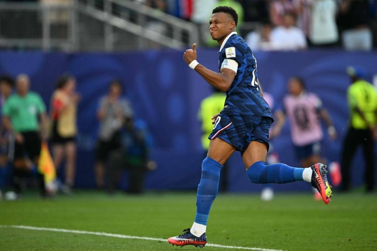 Deschamps hails France for staying cool in World Cup win over Paraguay