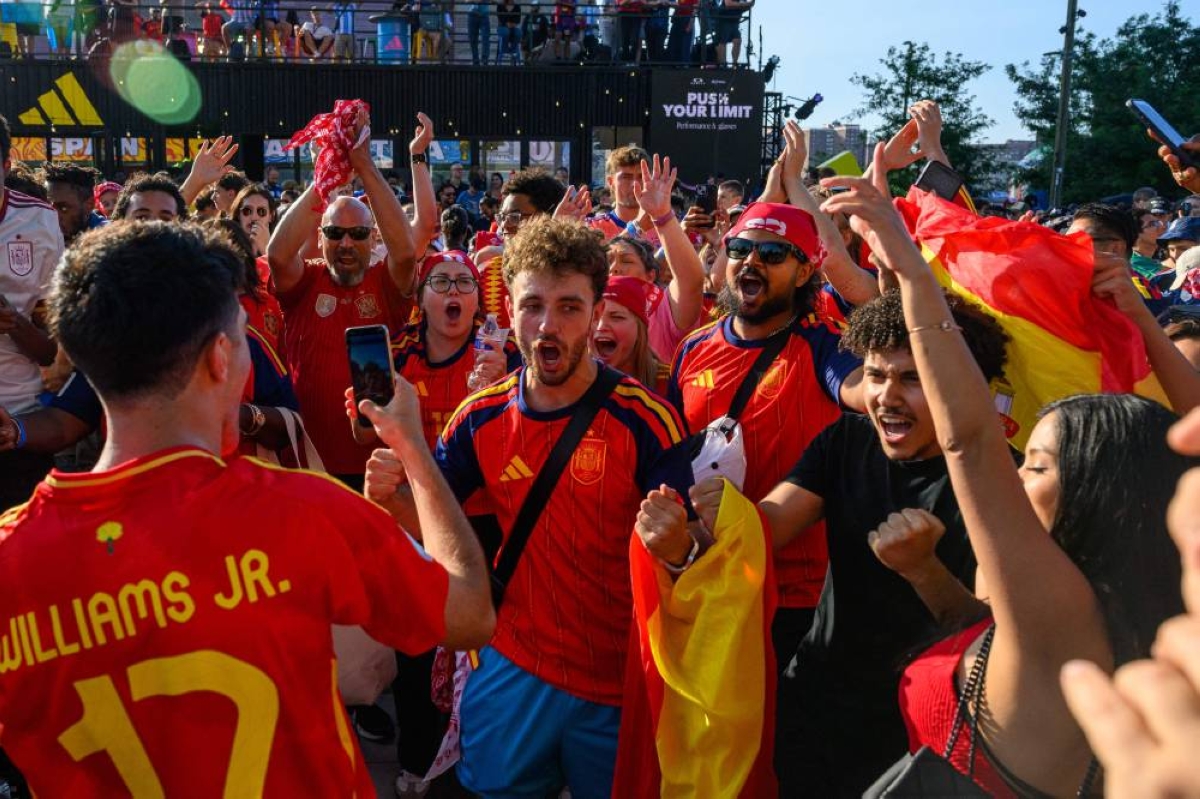 Argentina, Spain fans flood New York as city bids farewell to World Cup