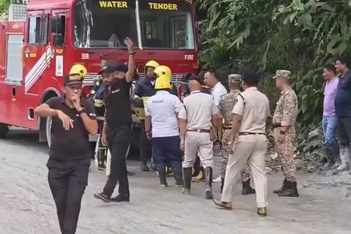 15 Indian workers trapped after tunnel blast kills 10