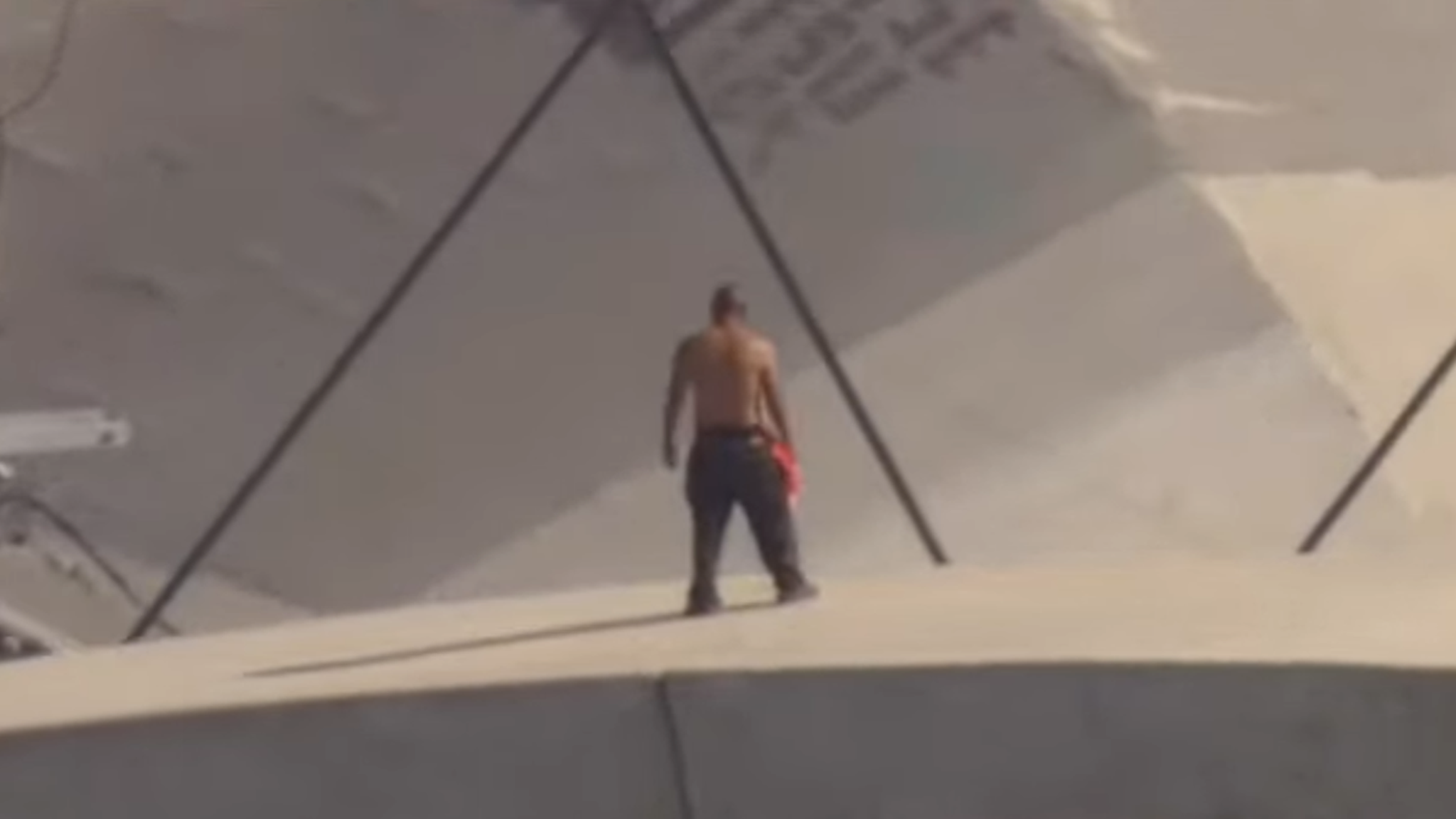Authorities Surround Shirtless Man Standing on Iconic L.A. Bridge, Watch Live
