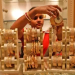 Gold hits seven-week high on weaker dollar