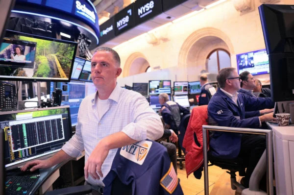US stocks gain as surprise payrolls fall quells interest …