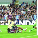 Saka strikes as flawless Arsenal punish troubled Villa